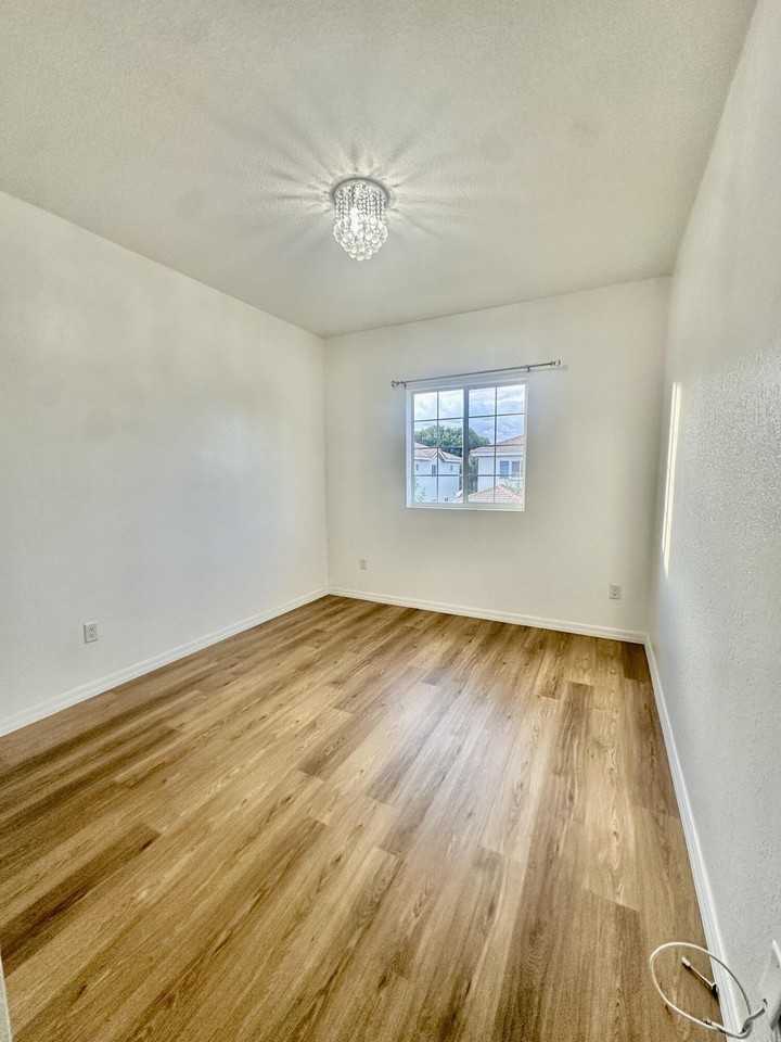 1132 Vermilion Dr - Photo 7 of 14