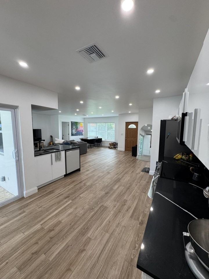 400 Sw 9th Ave - Photo 6 of 37