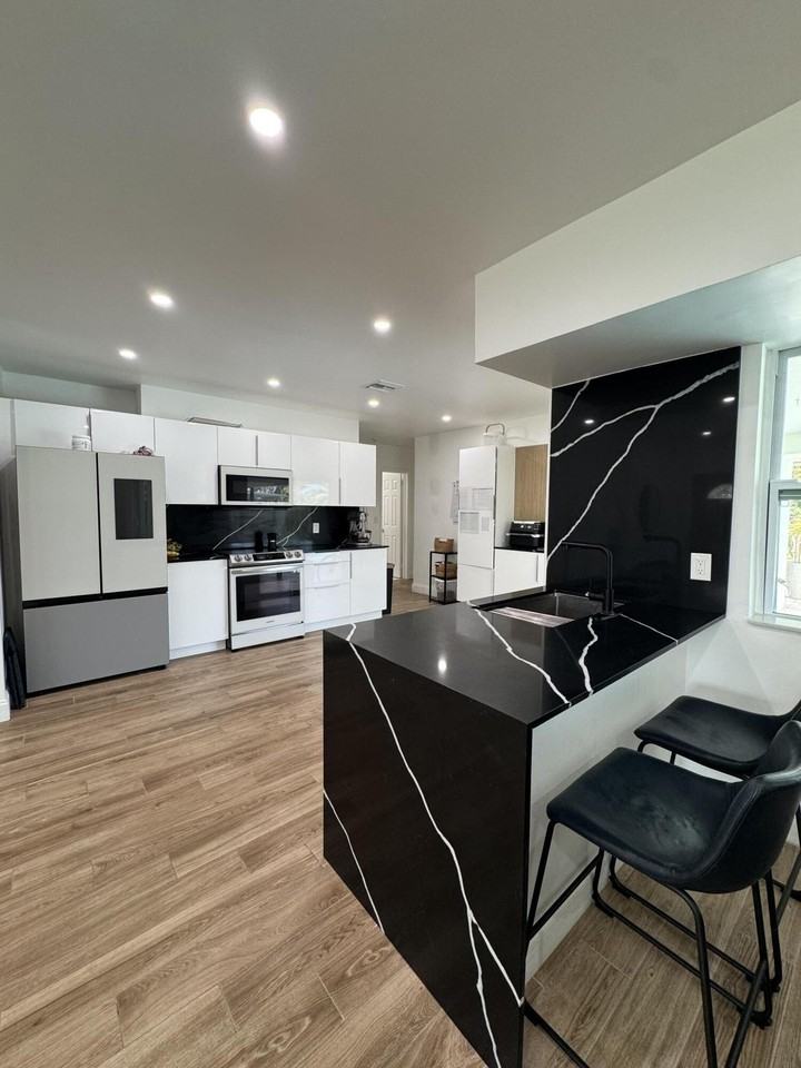 400 Sw 9th Ave - Photo 7 of 37