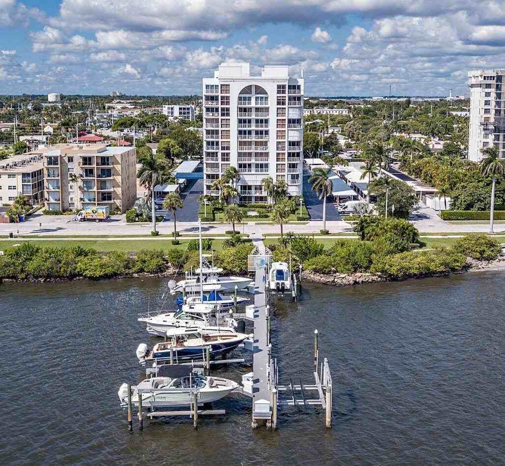3901 S Flagler Dr #203