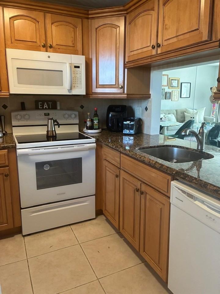 9230 Lagoon Pl #408 - Photo 6 of 26