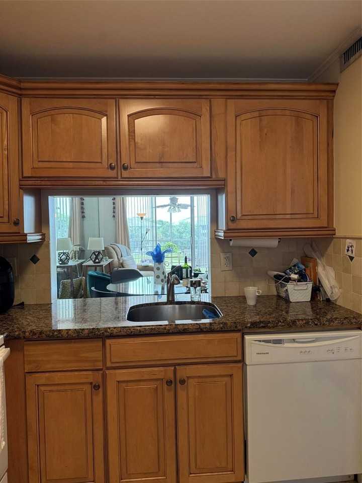 9230 Lagoon Pl #408 - Photo 7 of 26