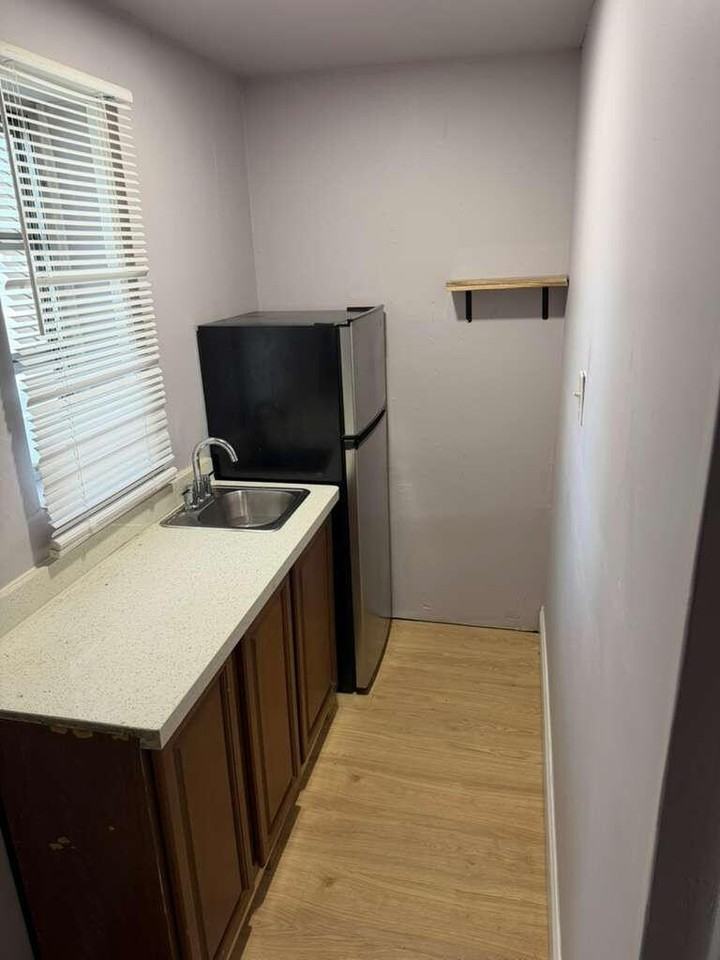 205 N 22nd St - Photo 2 of 9