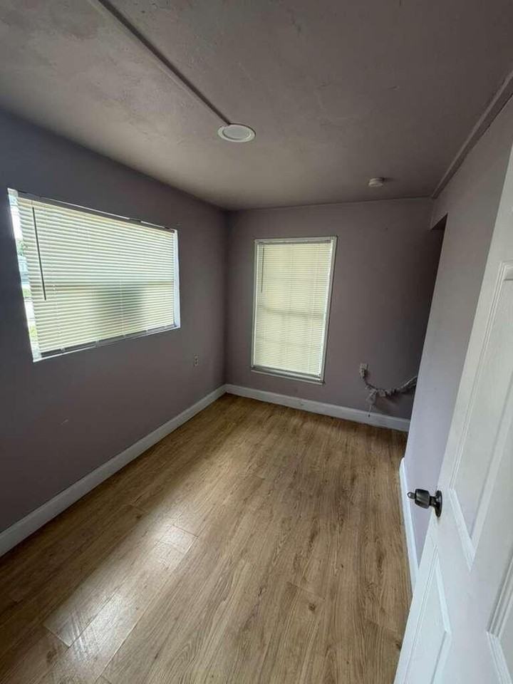 205 N 22nd St - Photo 4 of 9
