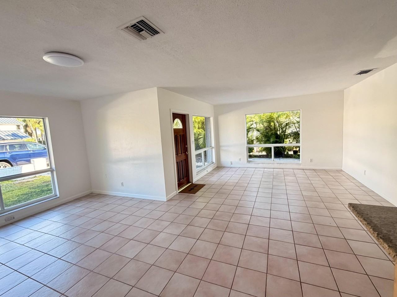 630 Ne 19th Ave - Photo 5 of 21