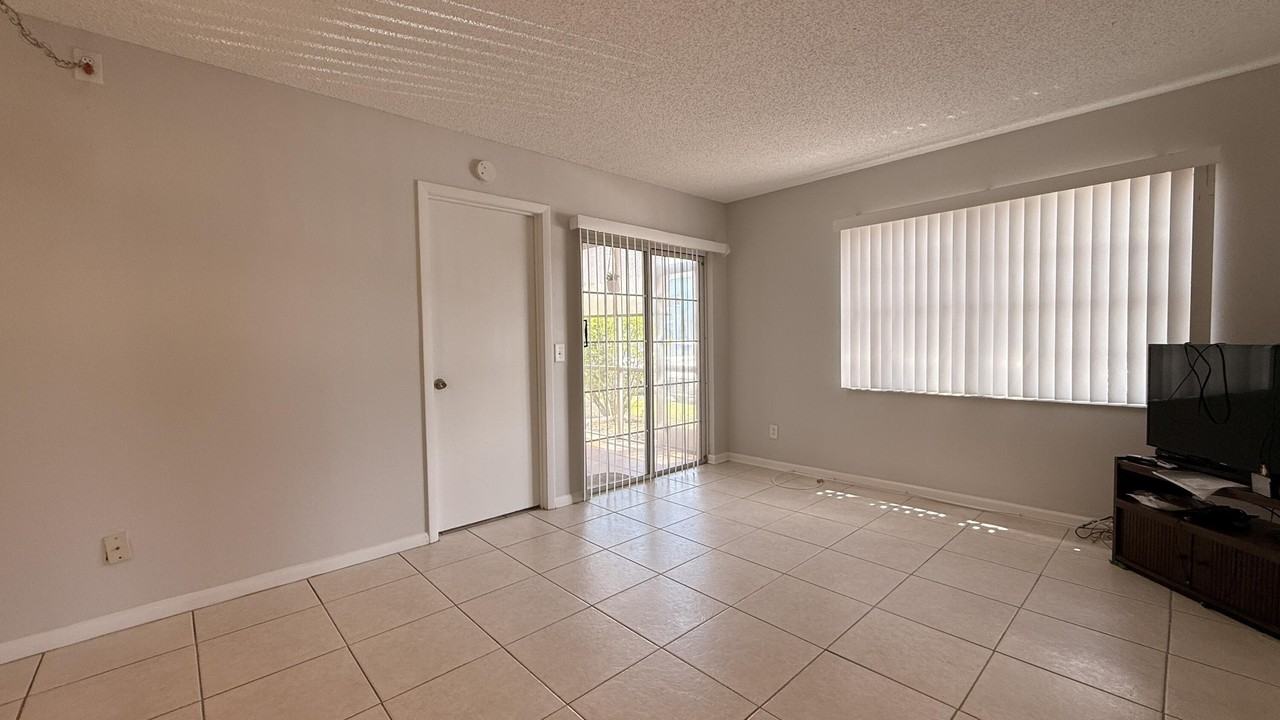 1694 Se Green Acres Cir - Photo 5 of 17
