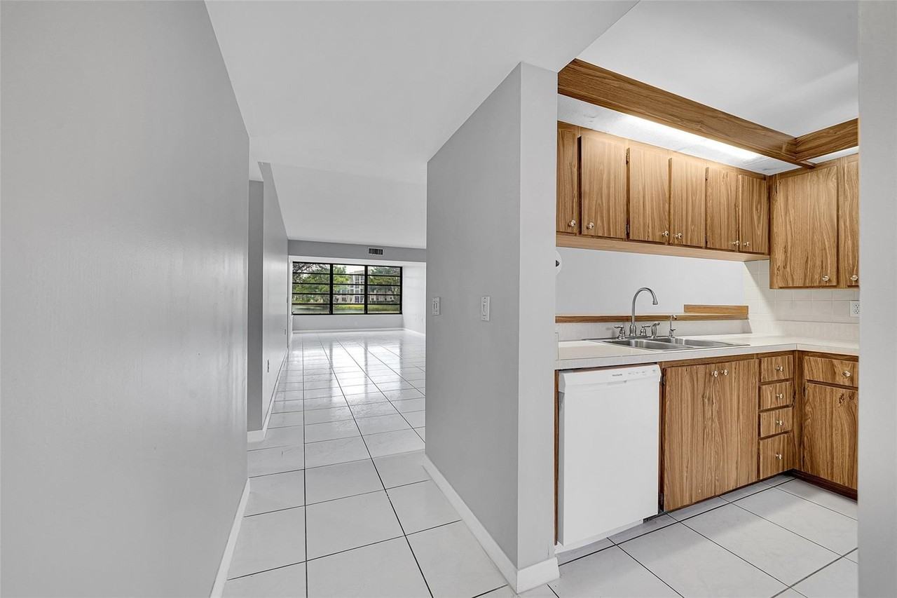 1713 Whitehall Dr #103 - Photo 6 of 28