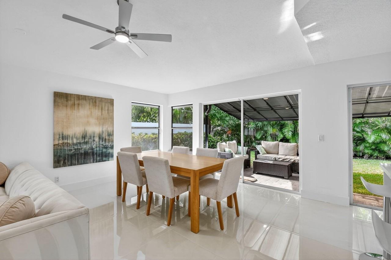 2218 Nw 52nd St - Photo 6 of 39