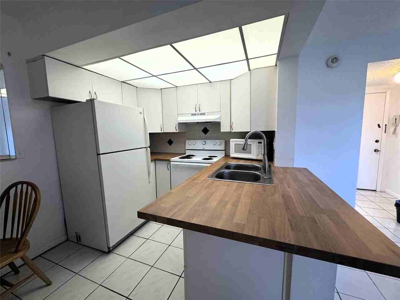 1701 Buchanan St #203 - Photo 3 of 7