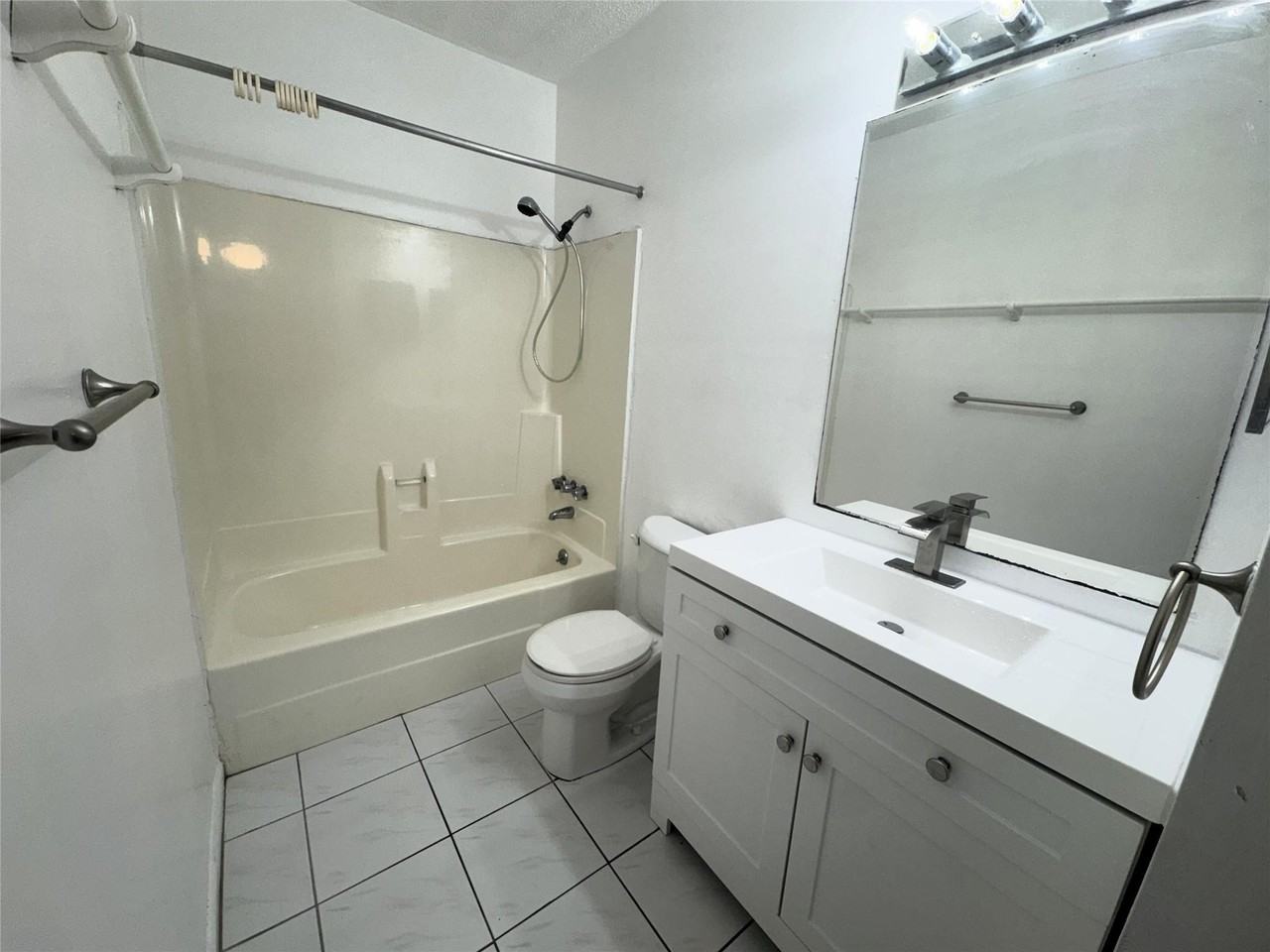 1701 Buchanan St #203 - Photo 6 of 7