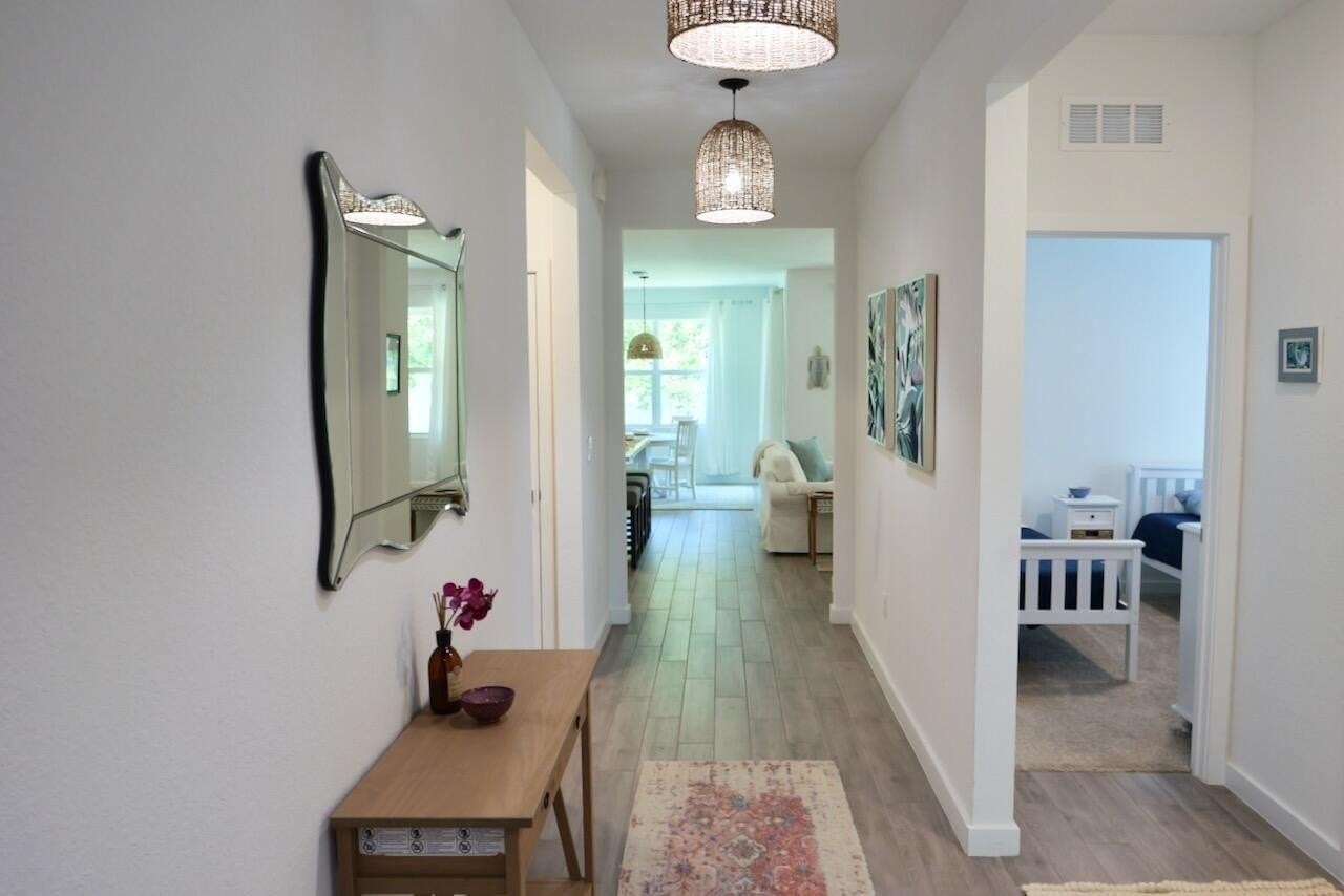 1753 Ne White Pine Ter - Photo 2 of 50