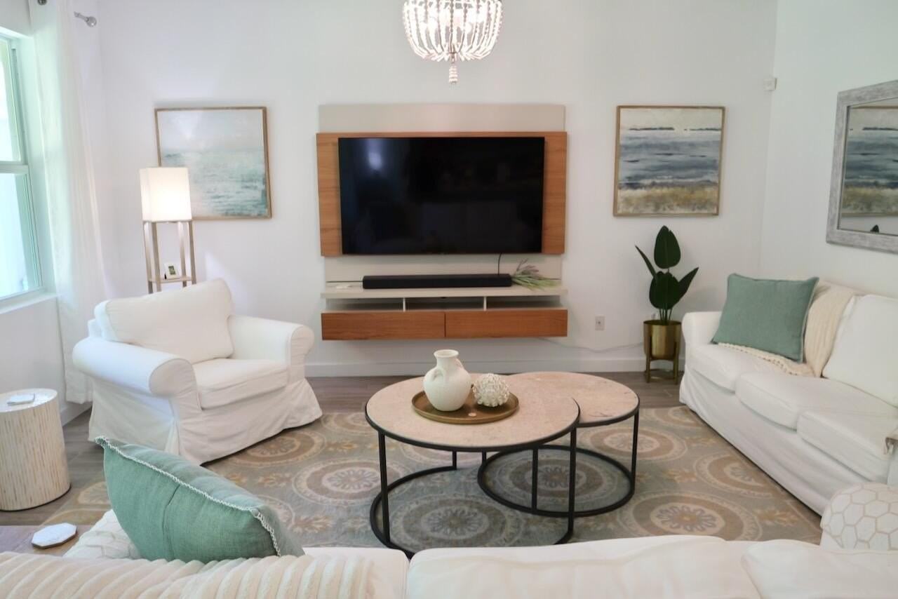 1753 Ne White Pine Ter - Photo 3 of 50