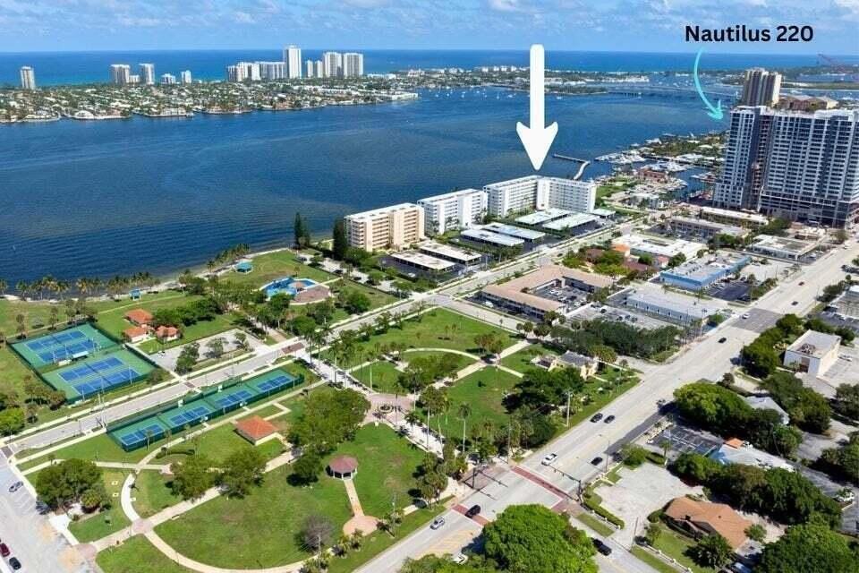 301 Lake Shore Dr #708