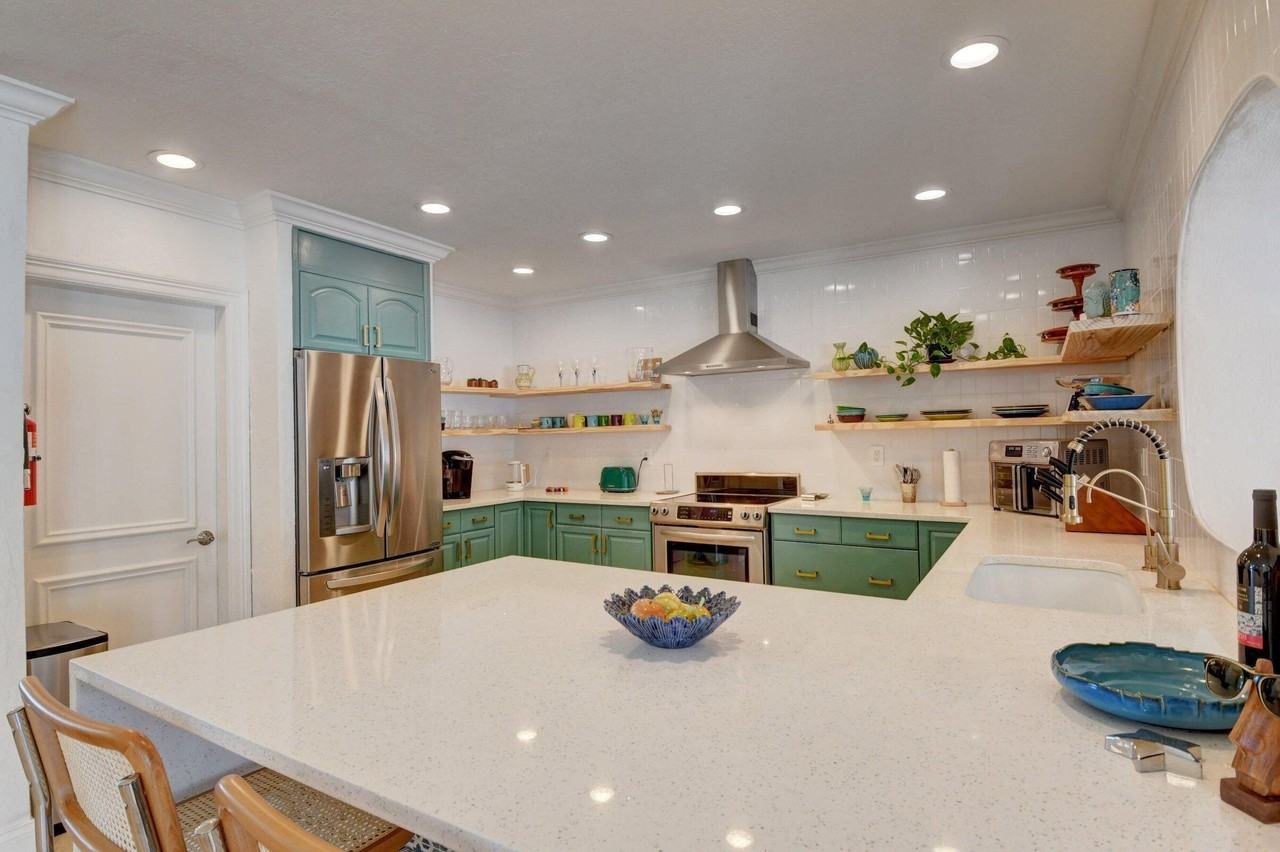 251 Ne 2nd Cir - Photo 5 of 16