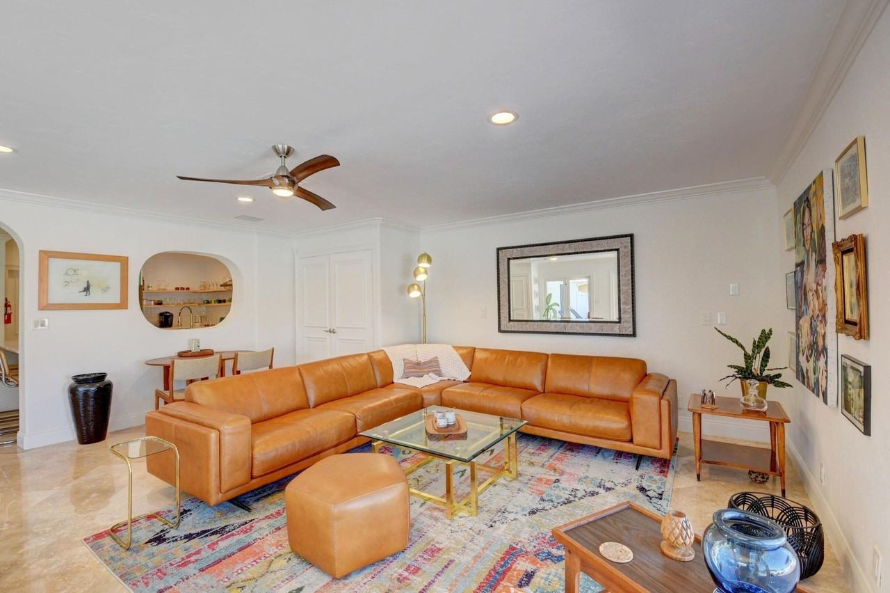 251 Ne 2nd Cir - Photo 6 of 16