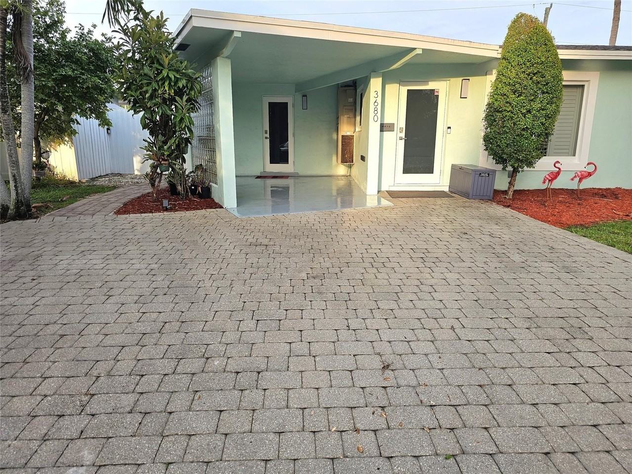 3680 Ne 16th Ave - Photo 4 of 31