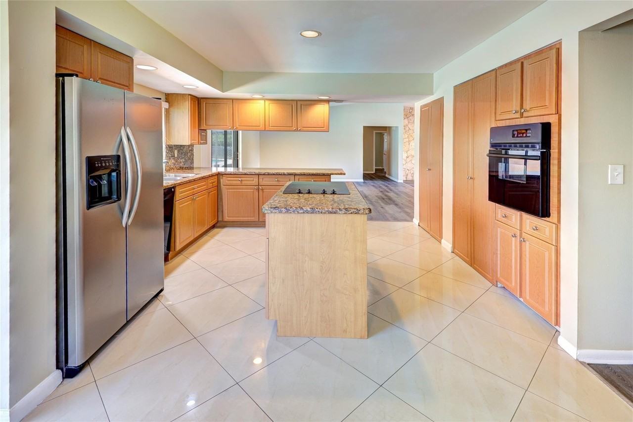 8859 Nw 3rd Ct - Photo 3 of 34