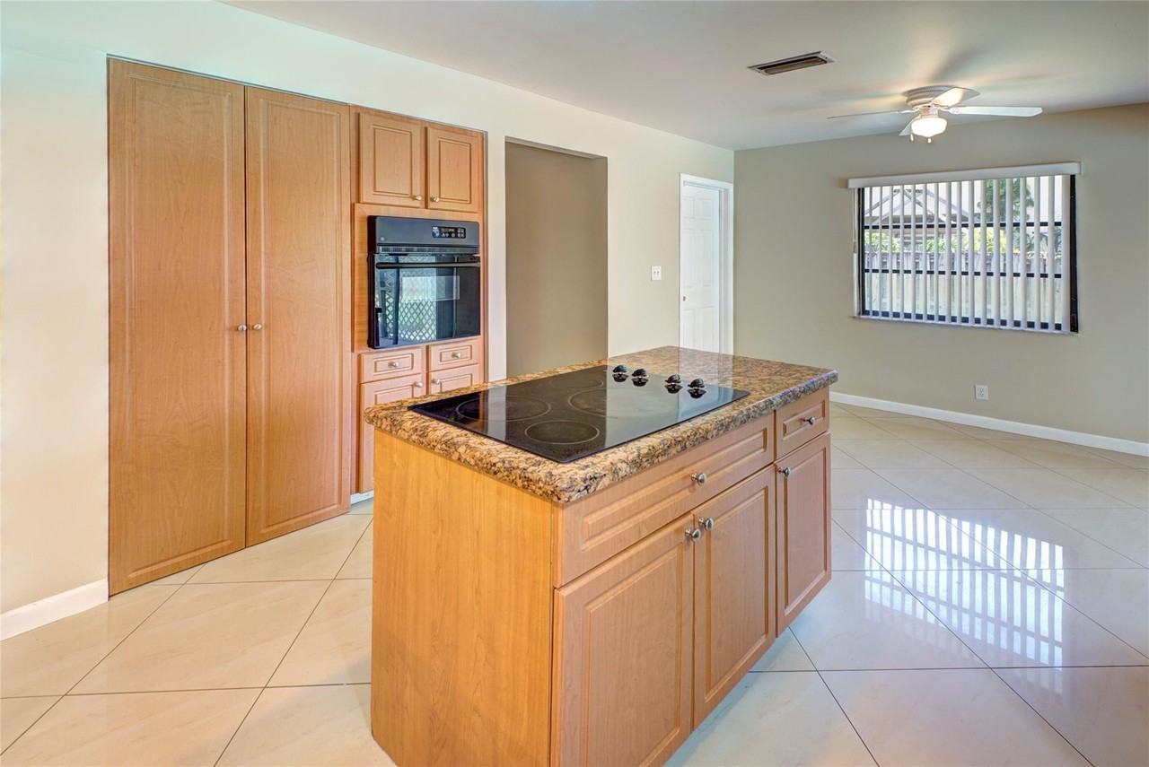 8859 Nw 3rd Ct - Photo 7 of 34