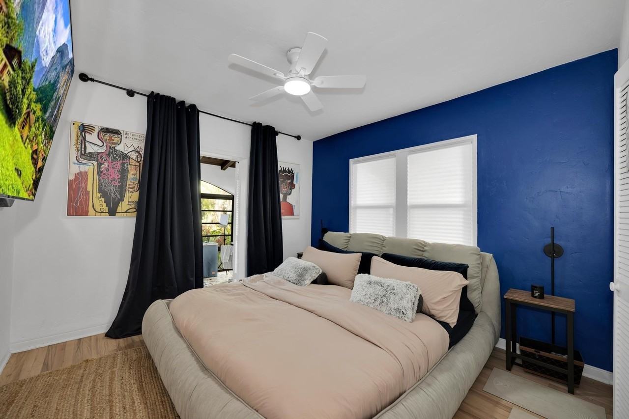 1004 Ne 3rd St - Photo 6 of 32