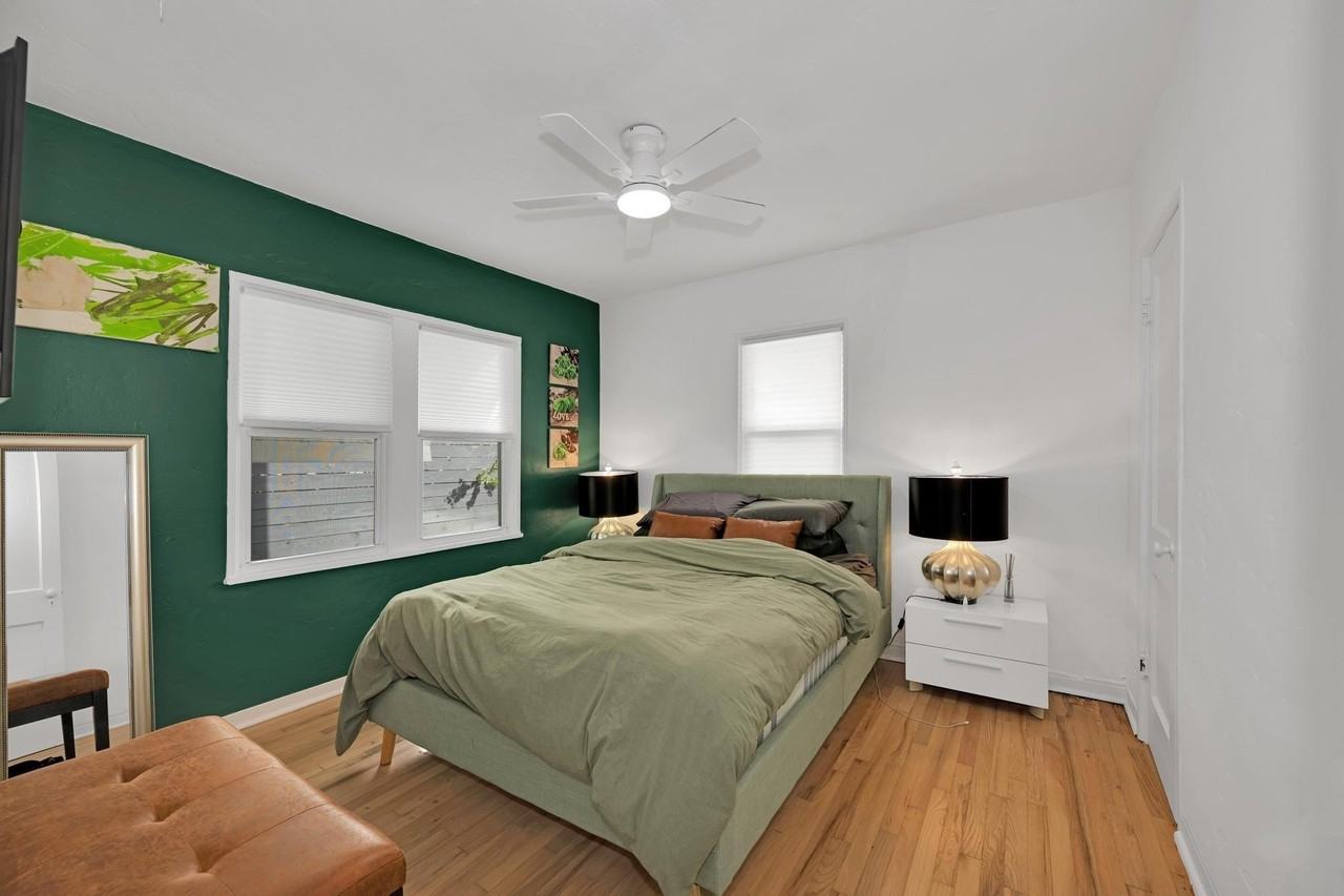 1004 Ne 3rd St - Photo 7 of 32