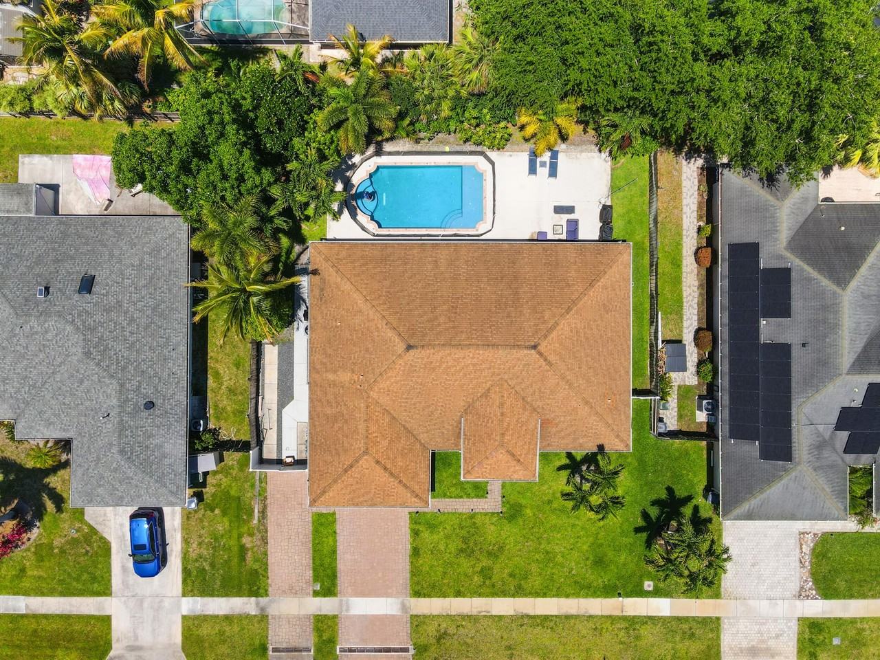 13885 Sheffield St - Photo 2 of 33