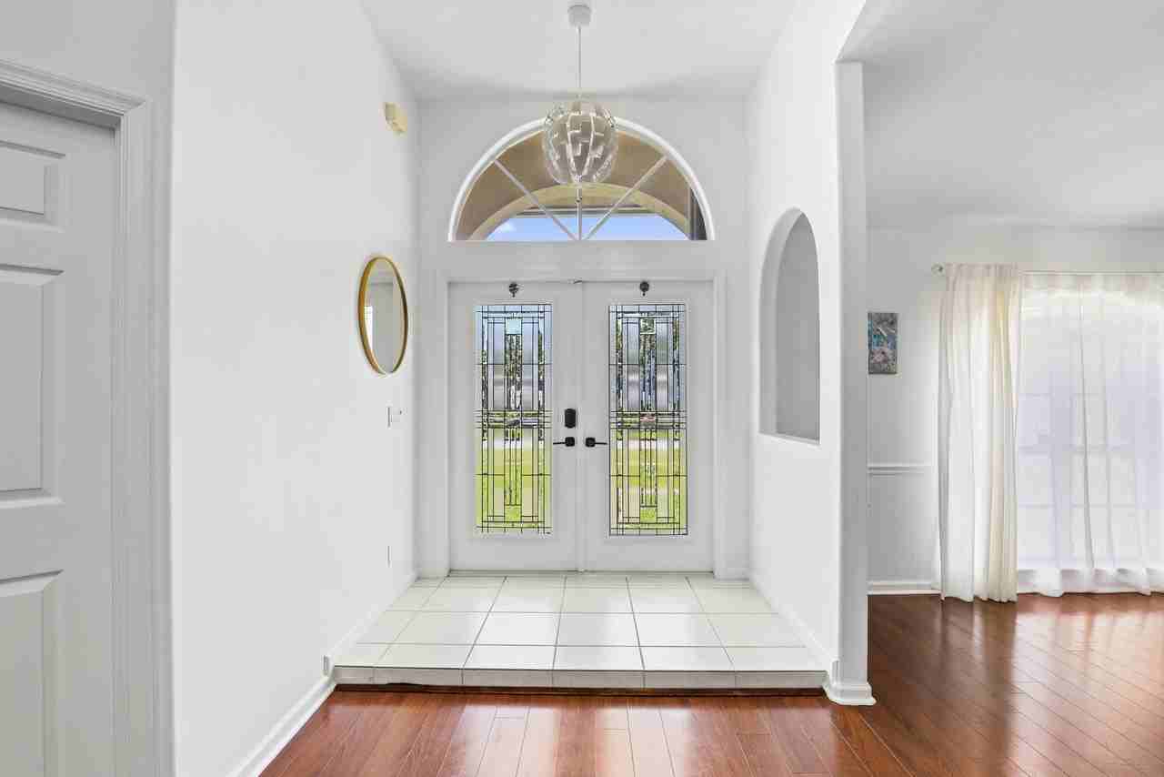 13885 Sheffield St - Photo 5 of 33