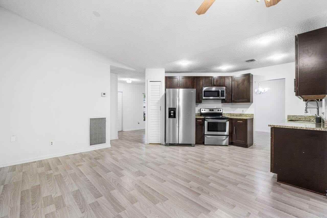 190 Parkwood Dr S - Photo 4 of 24
