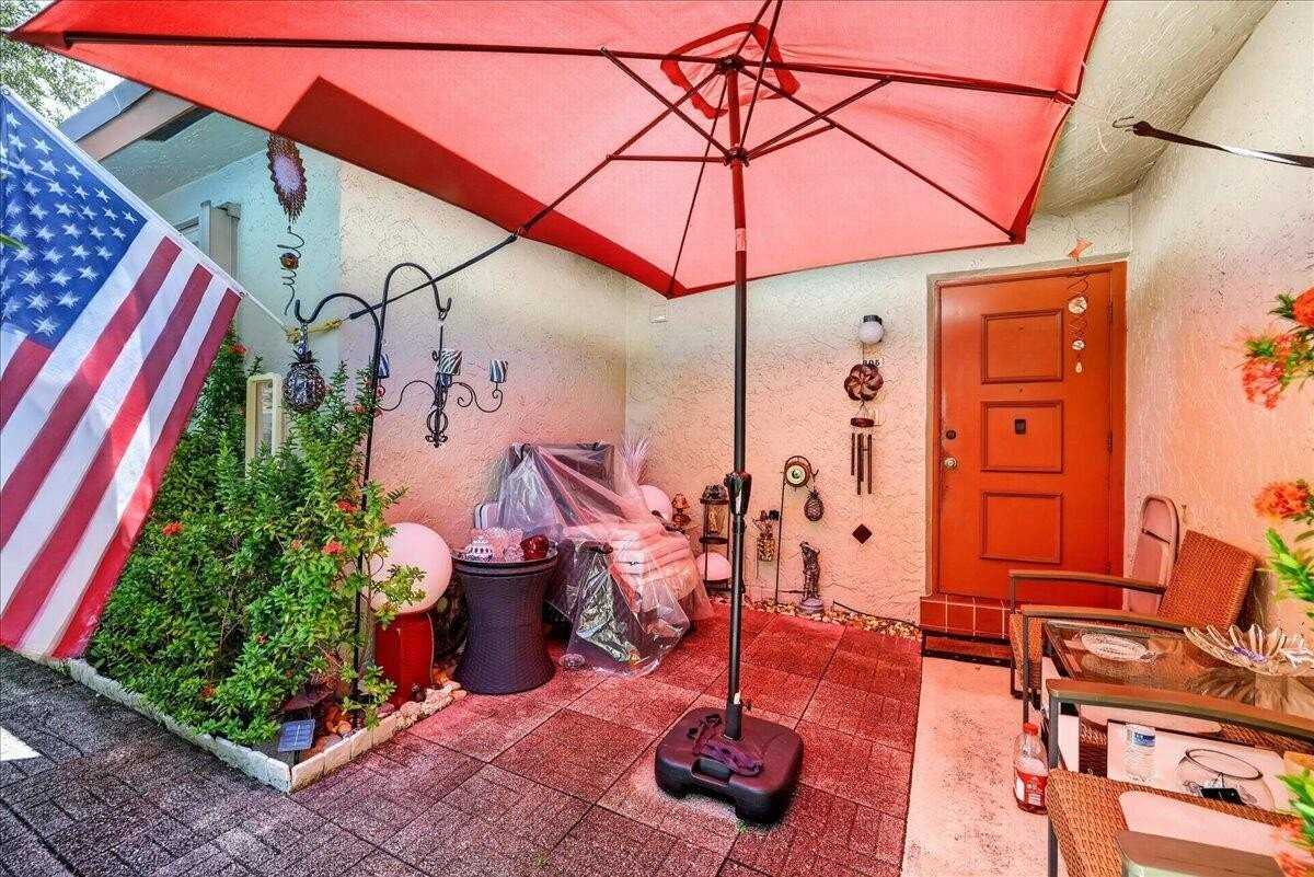 1821 Ne 40th Ct #305 - Photo 5 of 24
