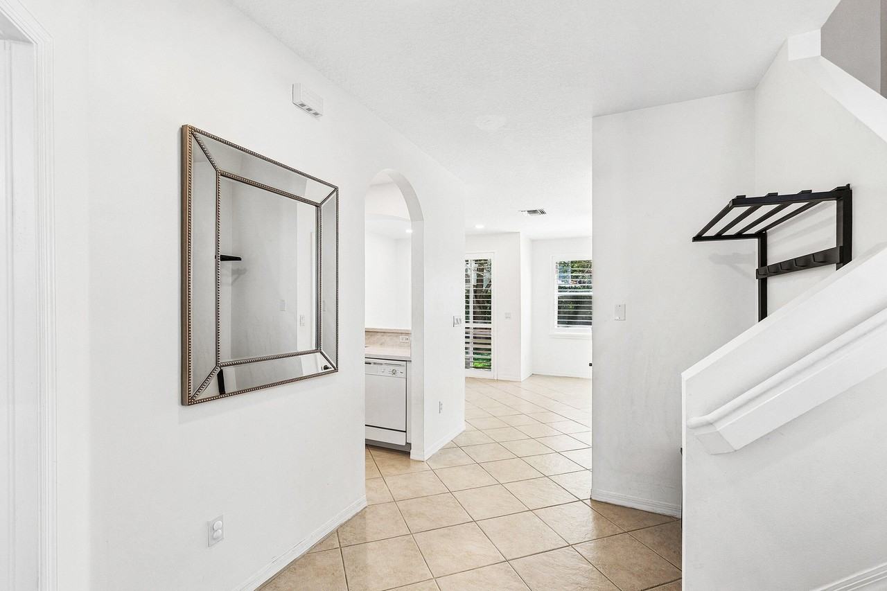 139 Coconut Key Ln - Photo 3 of 32
