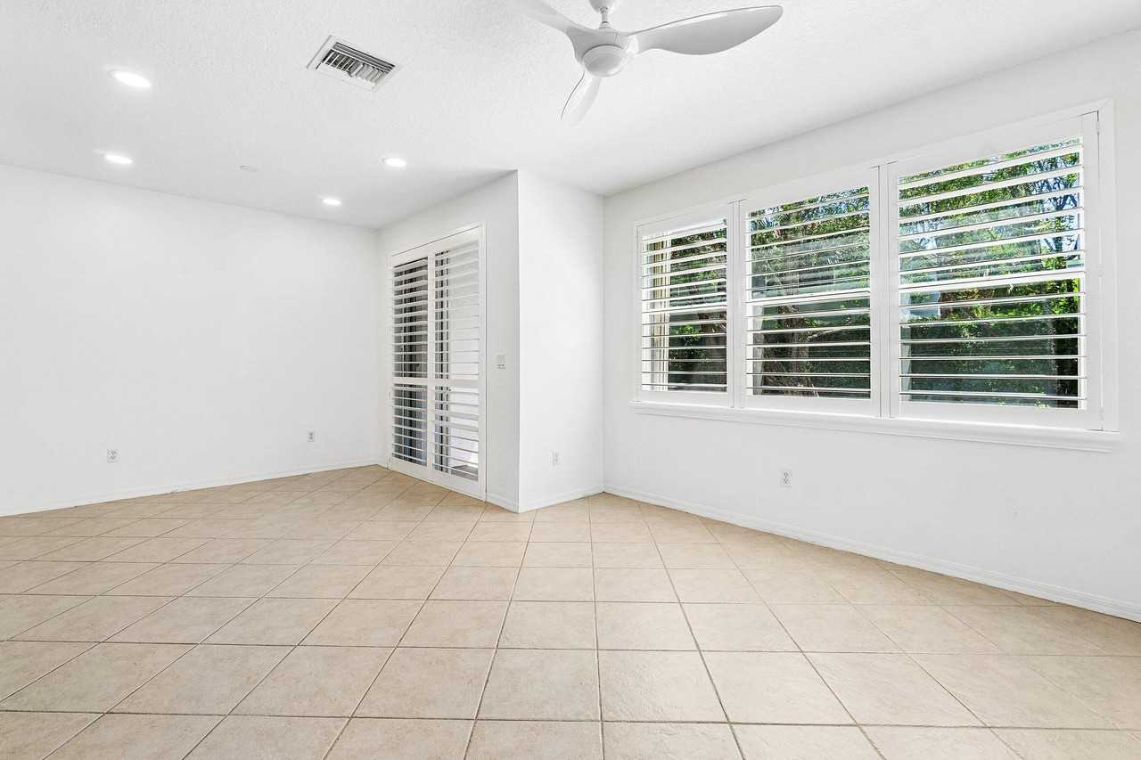 139 Coconut Key Ln - Photo 6 of 32