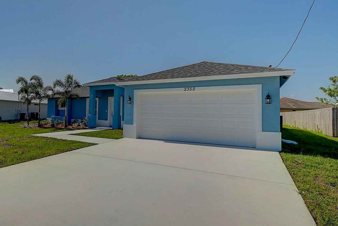 2352 Sw Plum Ct - Photo 3 of 38
