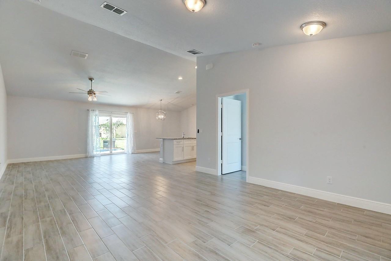 2352 Sw Plum Ct - Photo 6 of 38