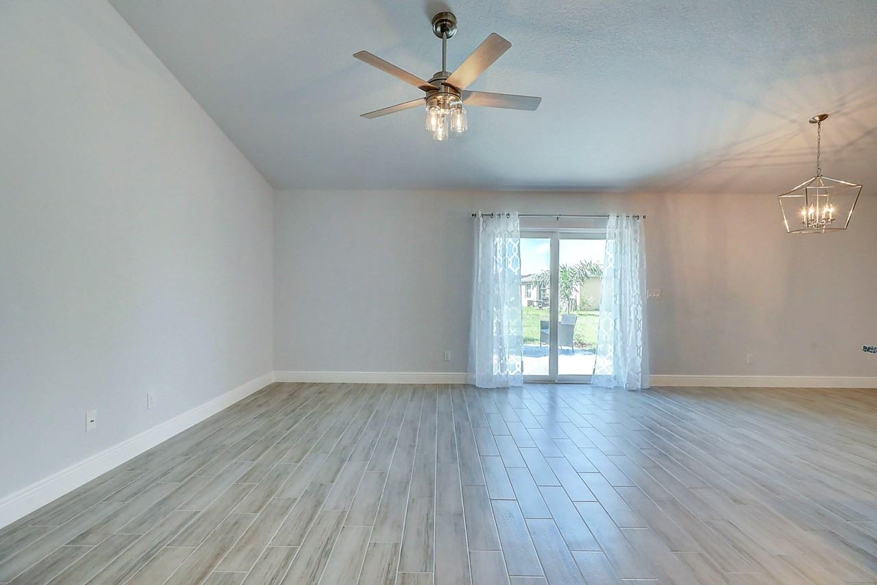 2352 Sw Plum Ct - Photo 7 of 38