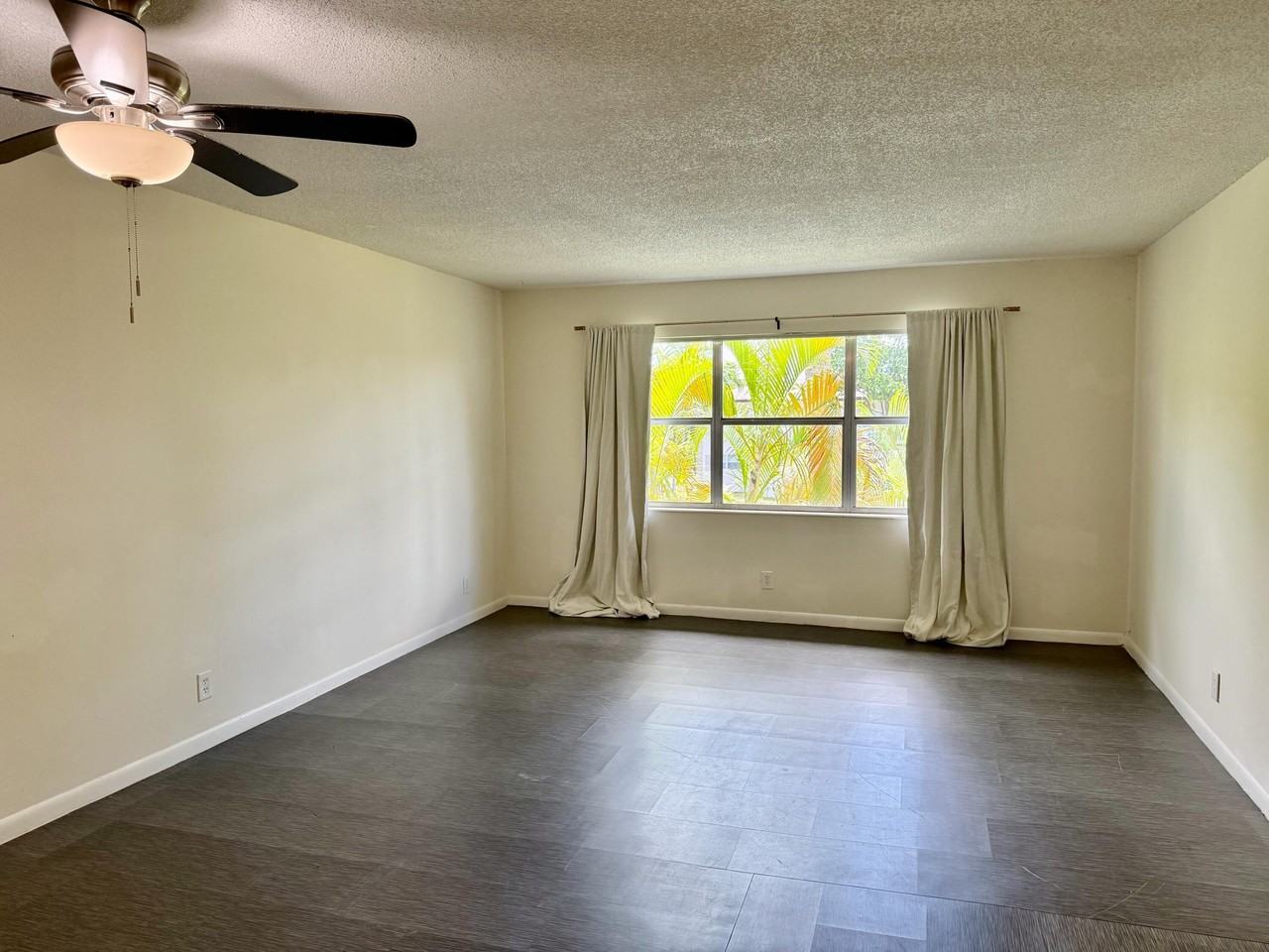 560 Se 2nd Ave - Photo 2 of 23