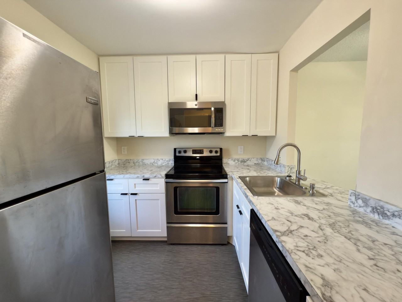 560 Se 2nd Ave - Photo 4 of 23