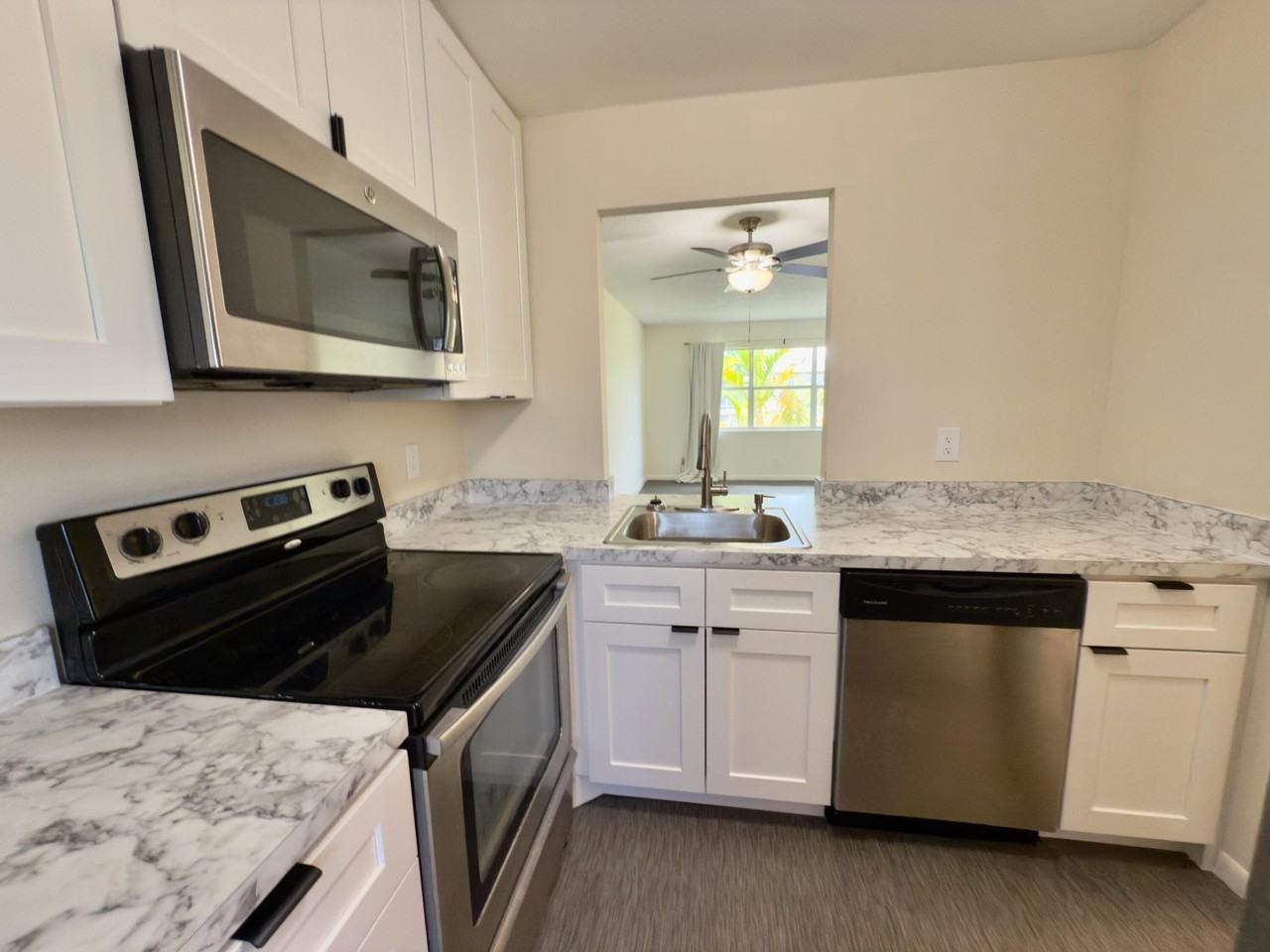 560 Se 2nd Ave - Photo 5 of 23