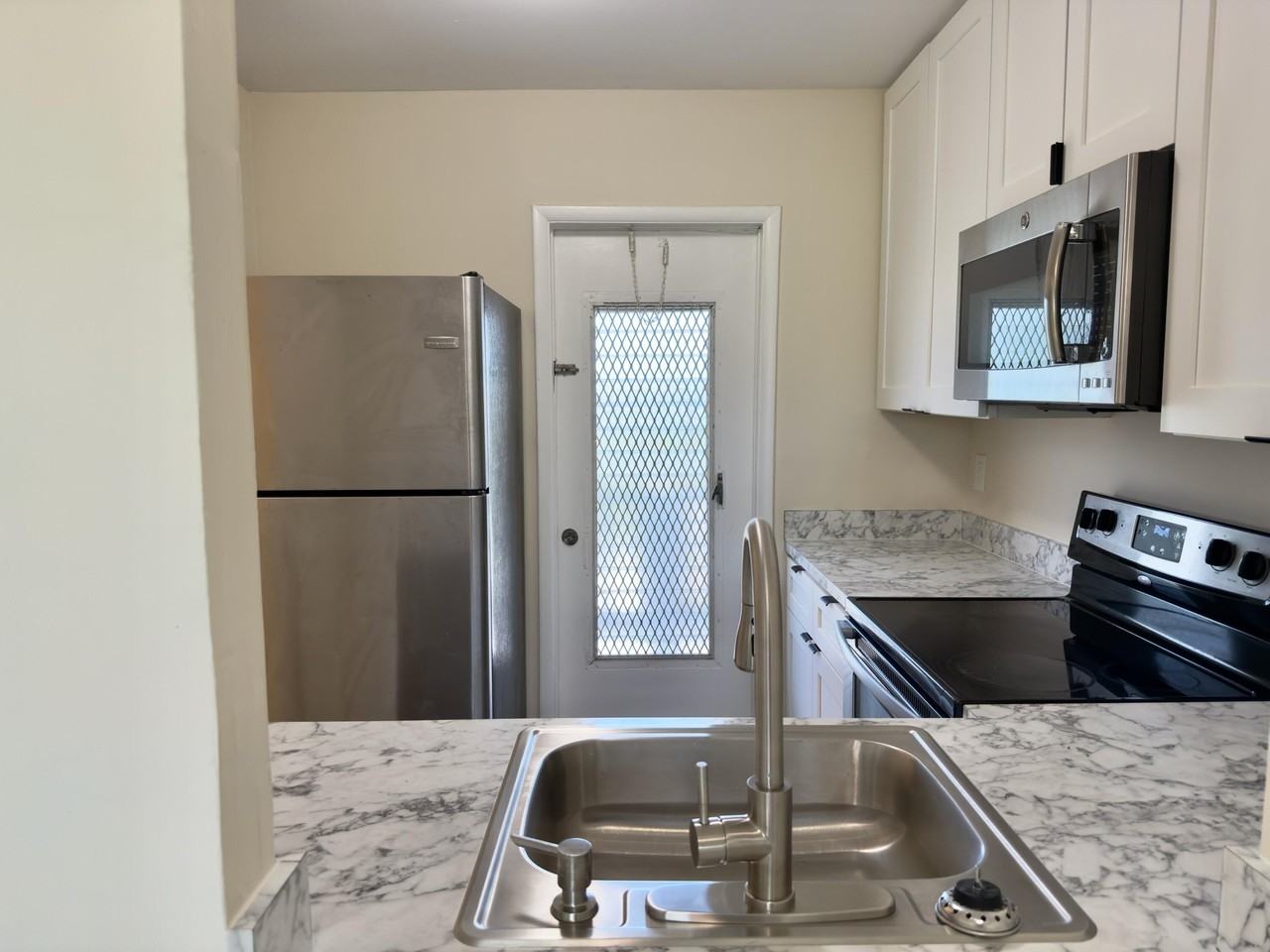 560 Se 2nd Ave - Photo 6 of 23