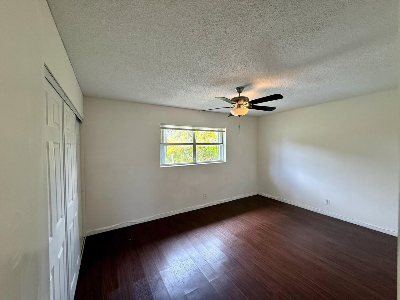 560 Se 2nd Ave - Photo 7 of 23