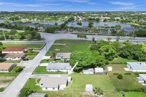 2055 Nw 8th St - Photo 3 of 32