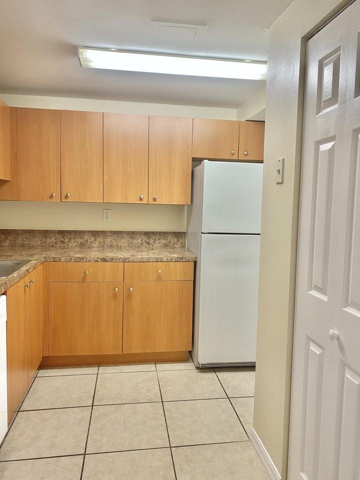 405 Executive Center Dr #208 - Photo 2 of 34