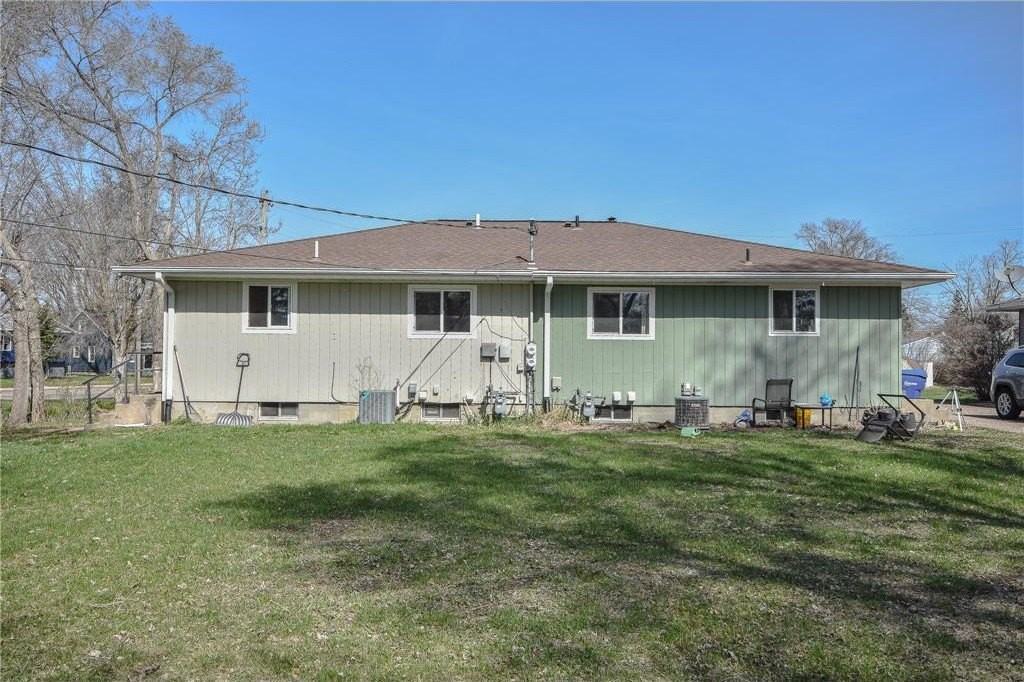1314 10th St N - Photo 3 of 29