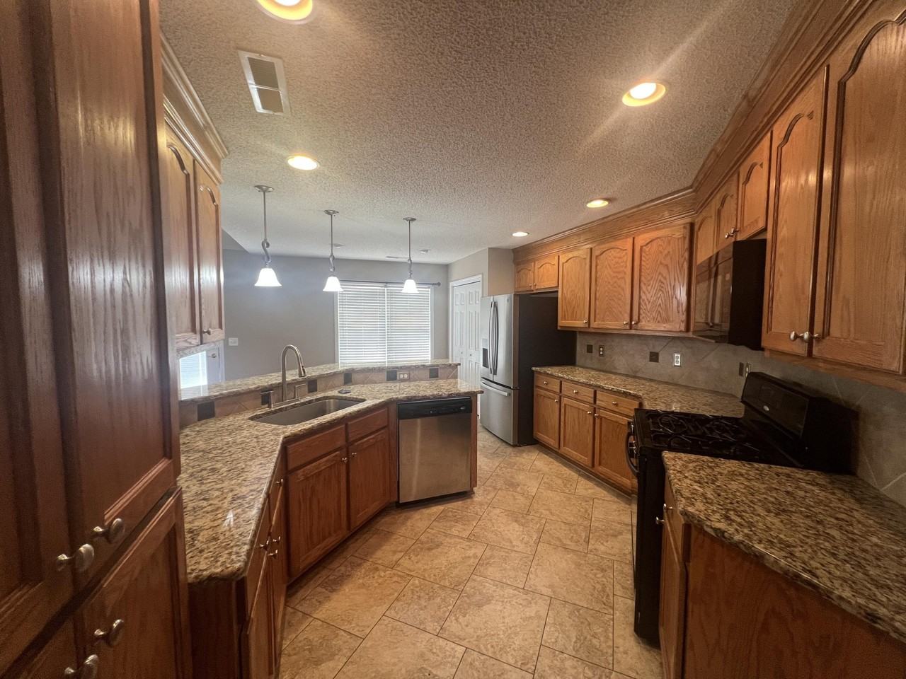 6770 J J Roberts Dr - Photo 5 of 17
