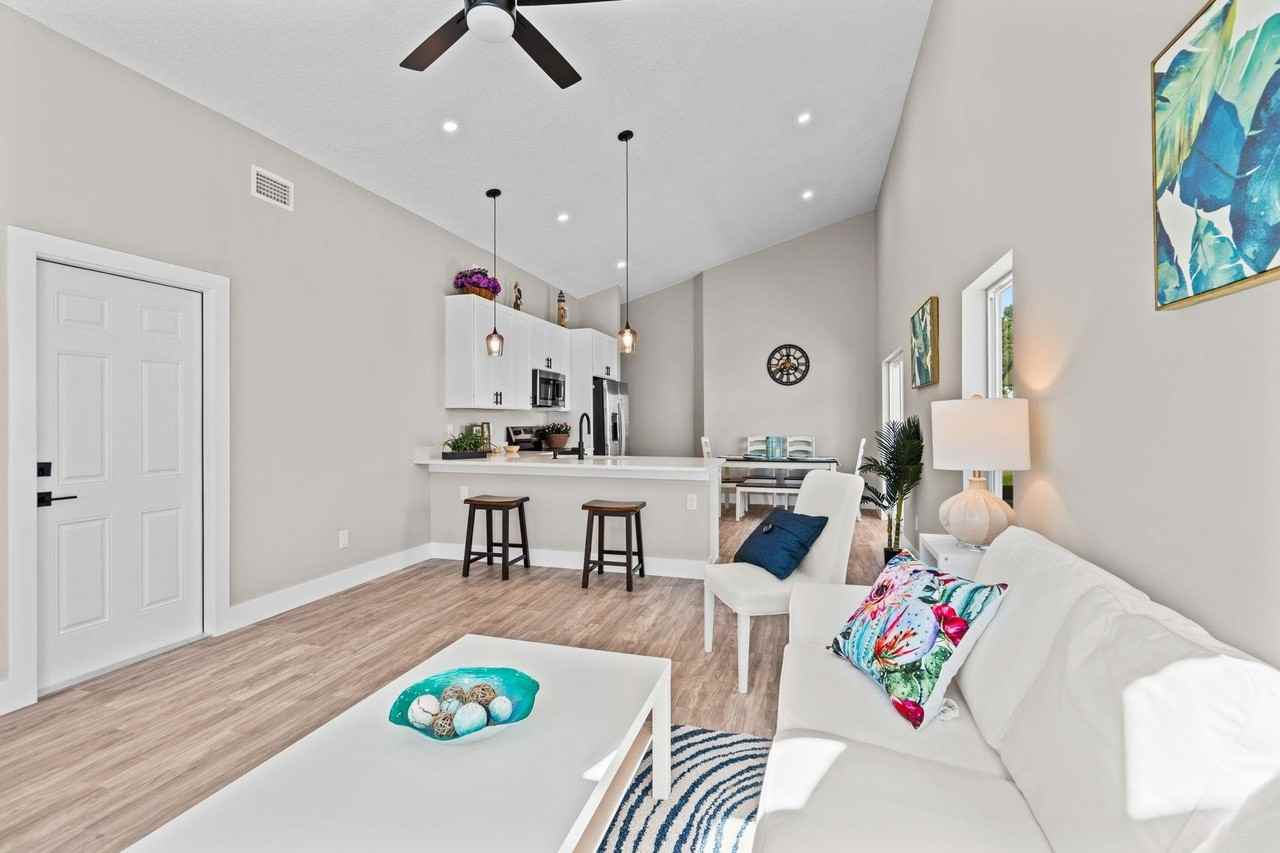 816 W 9th St - Photo 4 of 31