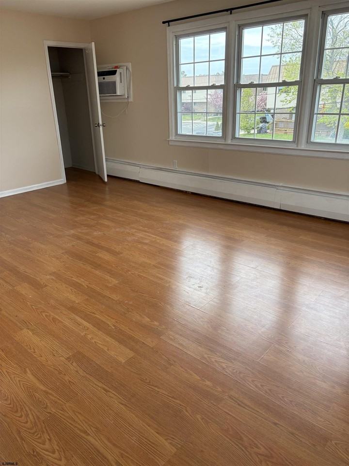 709 N Dudley Ave - Photo 3 of 7