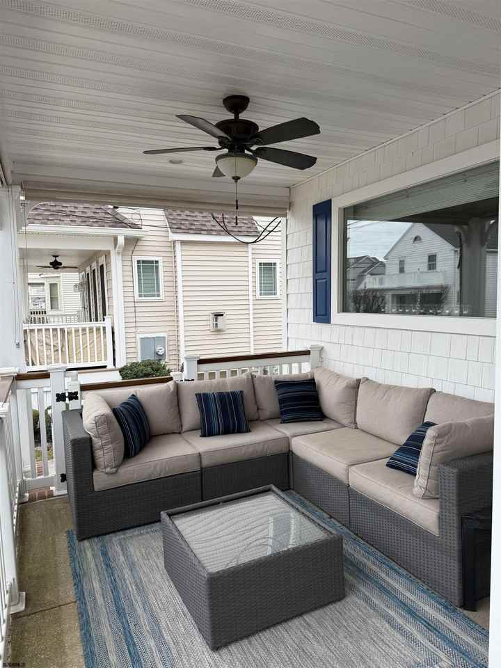 104 N Clermont Ave - Photo 7 of 29