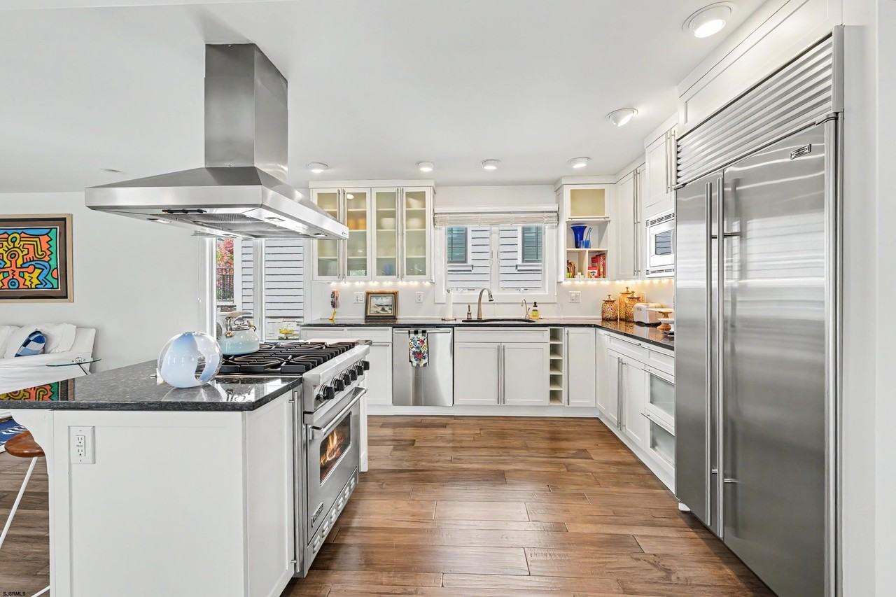 3405 Ventnor Ave - Photo 4 of 32