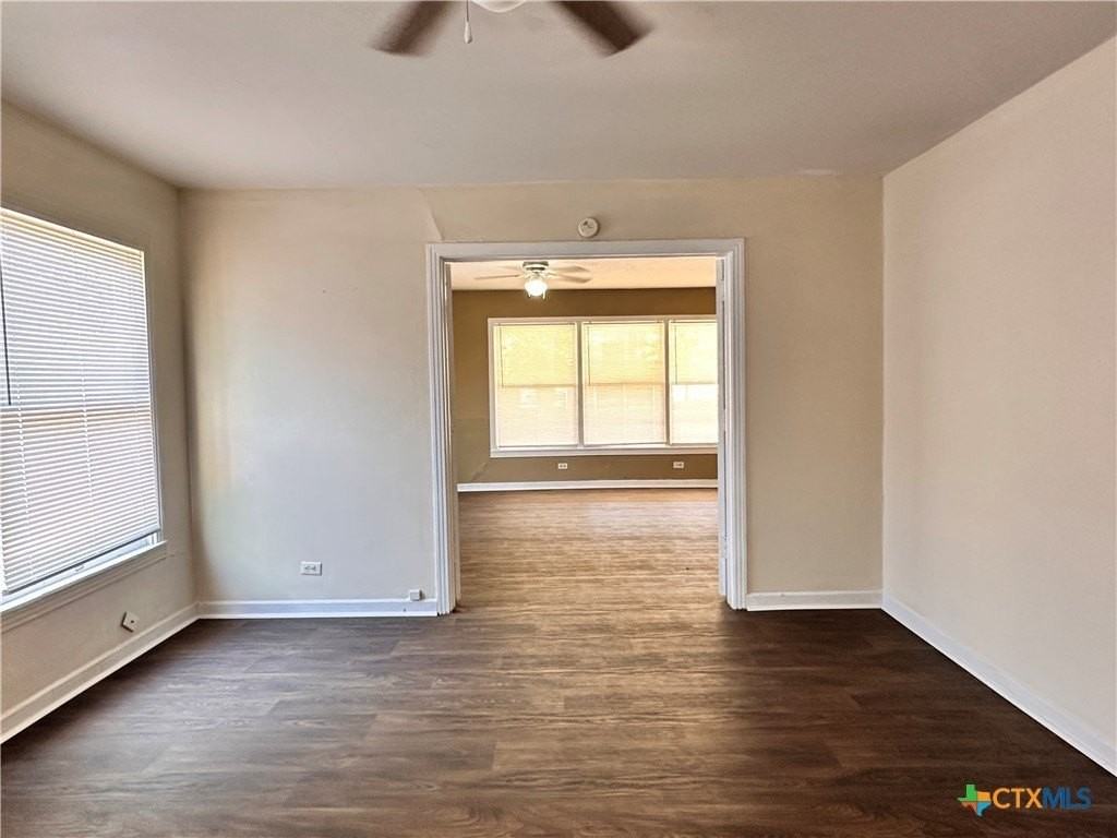 1010 Academy St - Photo 3 of 21