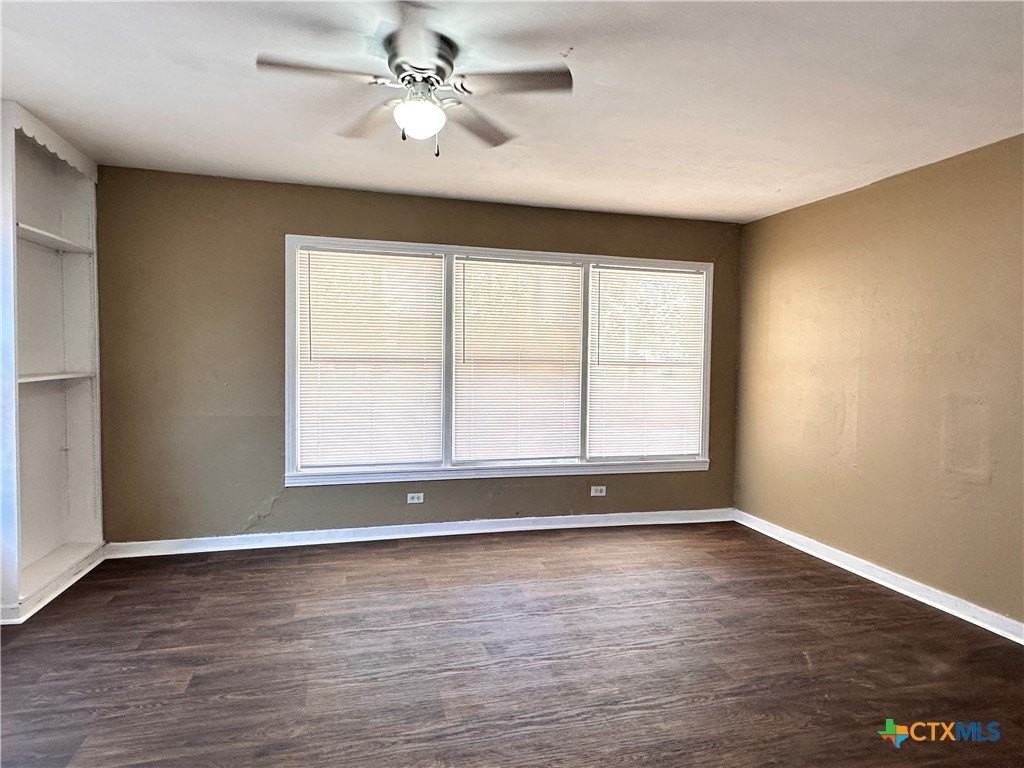 1010 Academy St - Photo 4 of 21
