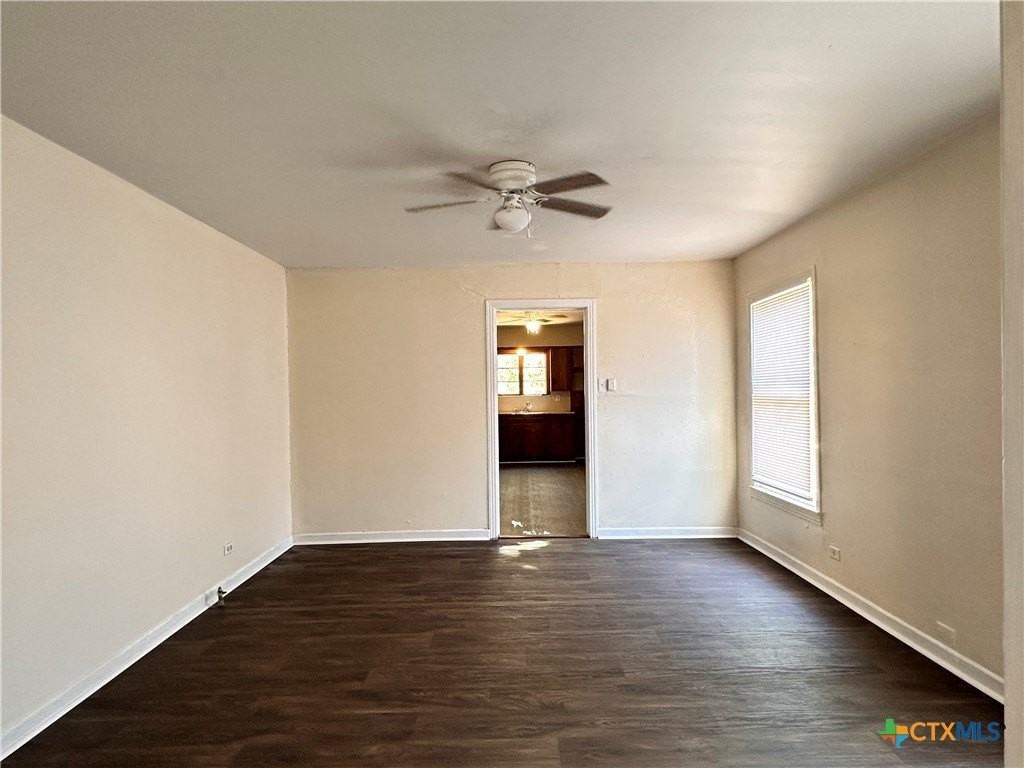 1010 Academy St - Photo 5 of 21