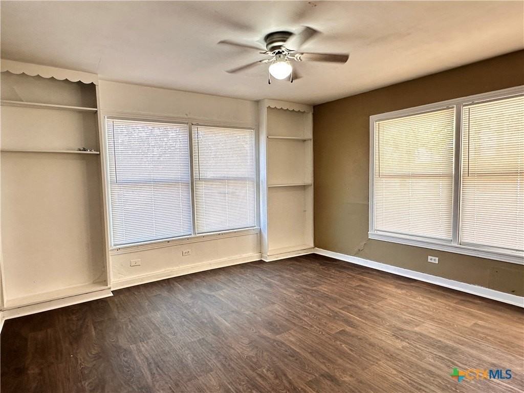 1010 Academy St - Photo 6 of 21